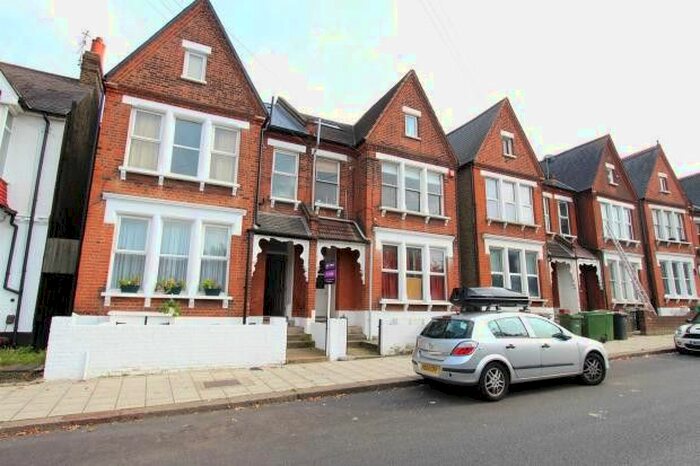 2 Bedroom Flat To Rent In Valley Road Ltd, Valley Road, London, SW16