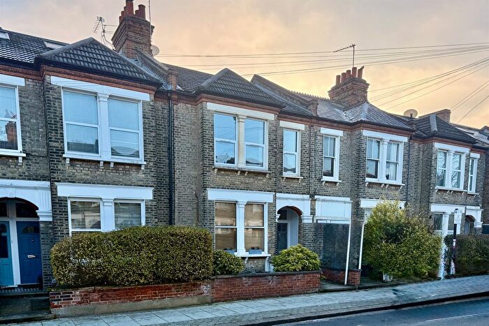 2 Bedroom Flat To Rent In Avarn Road, Tooting, SW17