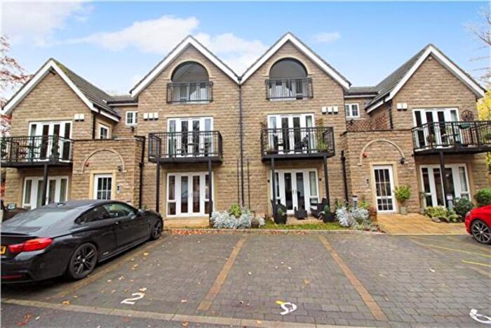 2 Bedroom Flat To Rent In Shadwell Lane, Leeds, LS17