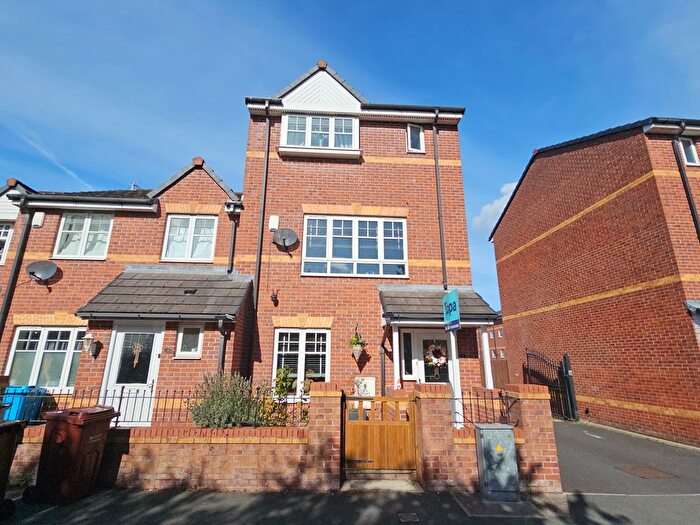 4 Bedroom Town House For Sale In Sandycroft Avenue, Manchester, M22
