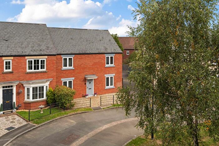 4 Bedroom Semi-Detached House For Sale In Soyuz Crescent, SN25