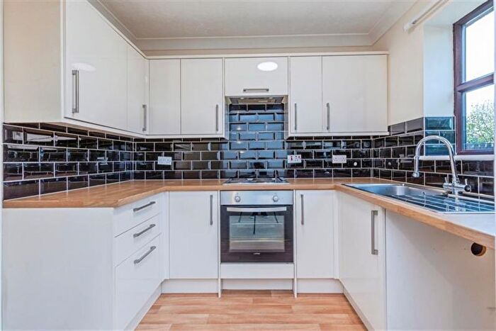 2 Bedroom Flat To Rent In Willow Grange, St Werburgh, ME3