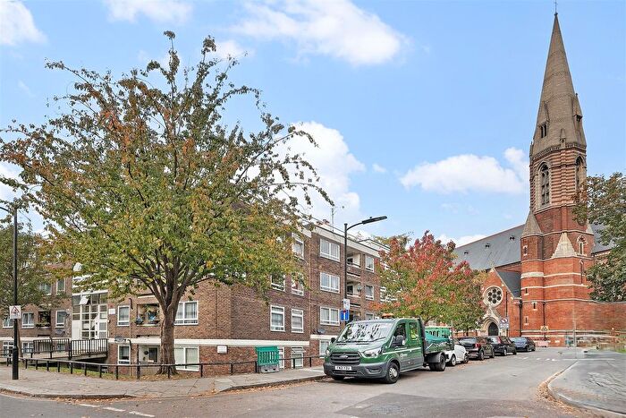 3 Bedroom Flat For Sale In Senior Street, W2