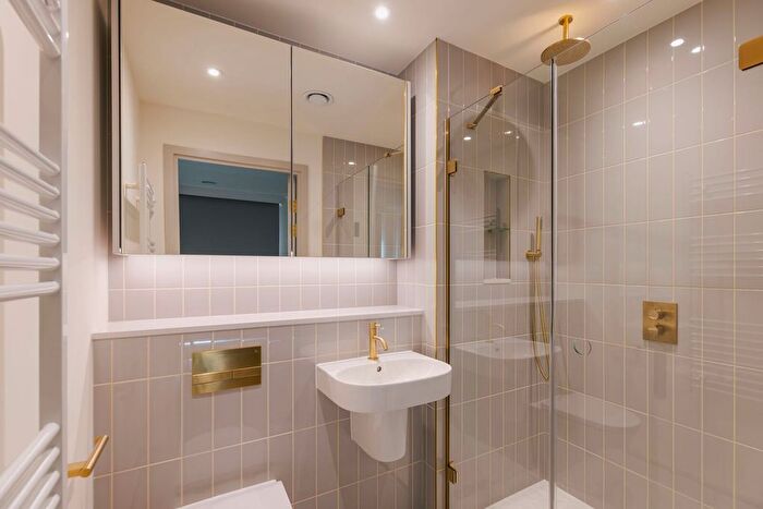 2 Bedroom Flat To Rent In Selbourne Road, Walthamstow, E17
