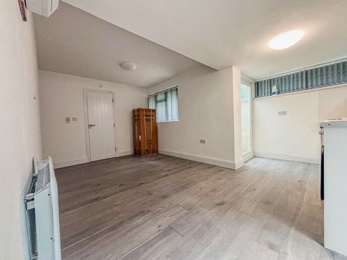 1 Bedroom Flat To Rent In Plumer Road, High Wycombe, HP11