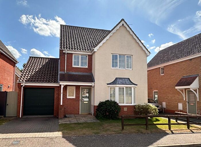 3 Bedroom Detached House For Sale In Seafields Drive, Hopton, NR31