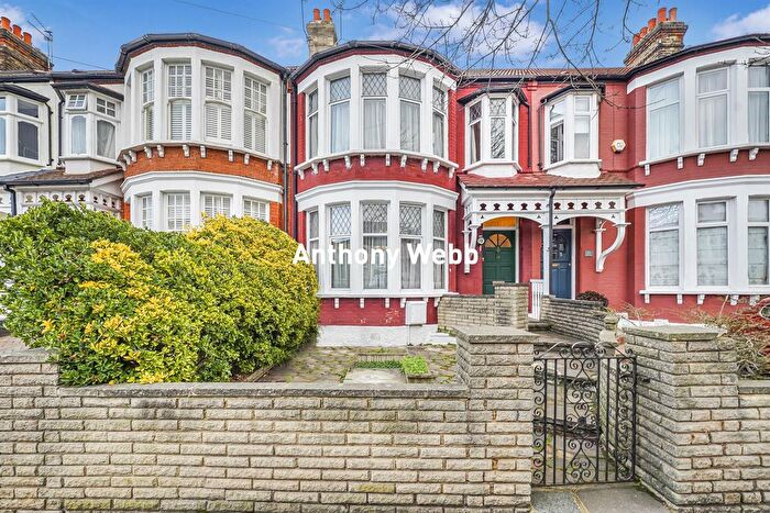 4 Bedroom Terraced House For Sale In The Crest, Palmers Green, N13