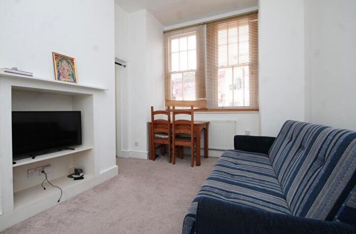 1 Bedroom Flat To Rent In Royal College Street, Camden, NW1