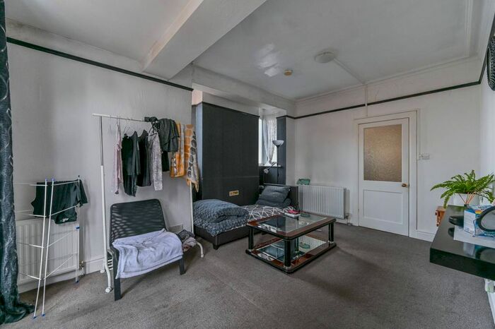 2 Bedroom Flat To Rent In Ardfern Avenue, Norbury, London, SW16