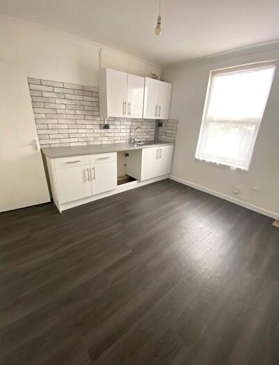 1 Bedroom Flat To Rent In Corporation Road, Grangetown, Cardiff, CF11