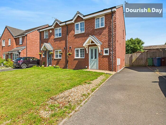 3 Bedroom Semi-Detached House For Sale In Castlemill Close, Weston, ST18