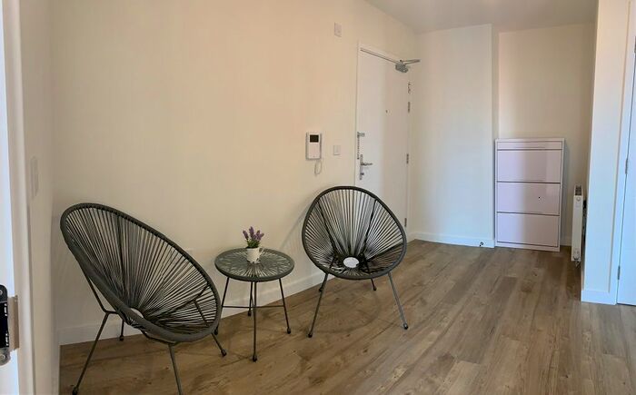 1 Bedroom Flat To Rent In Chailey Place, Hayes, UB3