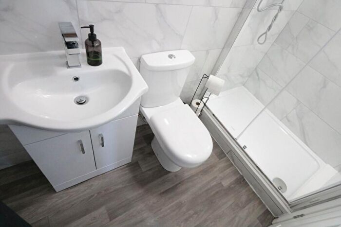 2 Bedroom Flat To Rent In Barlow Moor Road, Chorlton, M21