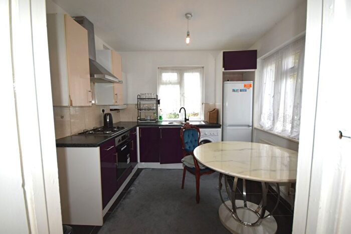 2 Bedroom Flat To Rent In Kenton Road, Harrow, HA3