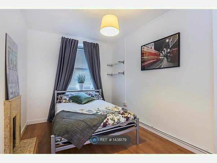 3 Bedroom Flat To Rent In Tompion House, London, EC1V
