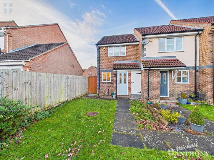 1 Bedroom End Terrace House For Sale In Shelduck Close, Aylesbury, Buckinghamshire, HP19