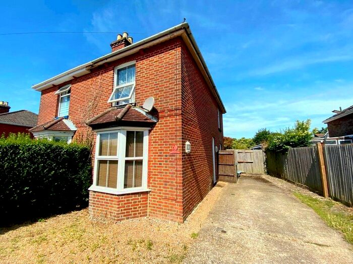 3 Bedroom Semi-Detached House To Rent In Pinegrove Road, Southampton, Hampshire, SO19