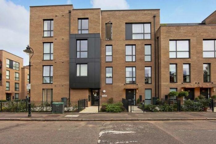 2 Bedroom Flat To Rent In Grange Walk, London, SE1