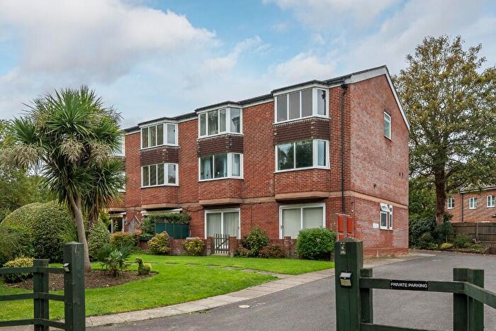 2 Bedroom Maisonette For Sale In Church Lane, Bursledon, Hampshire, SO31