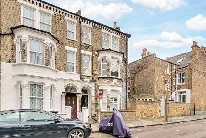 2 Bedroom Flat To Rent In Tregothnan Road, Clapham, SW9