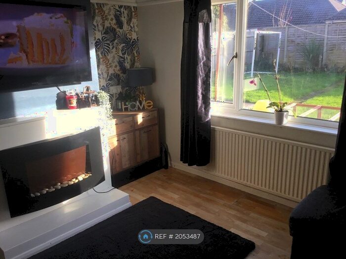 3 Bedroom Semi-Detached House To Rent In Meadow Close, Nailsea, Bristol, BS48