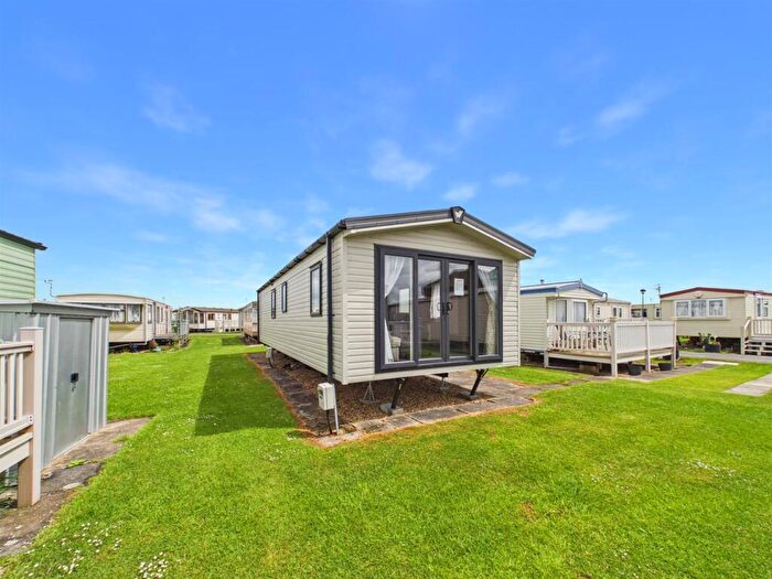 2 Bedroom Chalet For Sale In Willerby Malton, Poplar Zareba Caravan Park, Anderby Creek, PE24