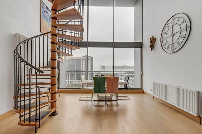 2 Bedroom Penthouse To Rent In City Harbour, Selsdon Way, Canary Wharf, E14