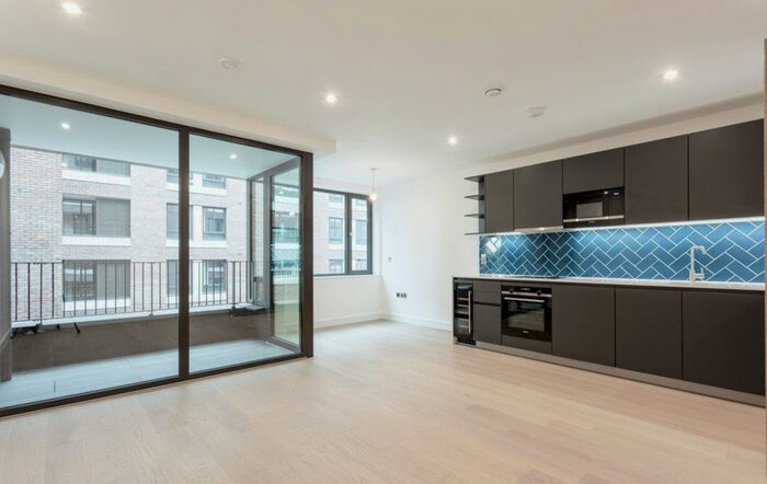 2 Bedroom Flat To Rent In Rosewood Building, Gorsuch Place, London, Greater London, E2