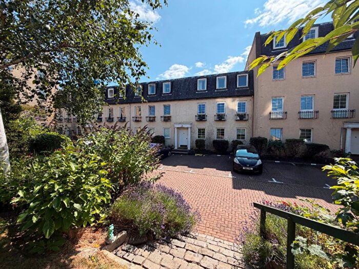2 Bedroom Flat To Rent In James Square, Dalry, Edinburgh, EH11
