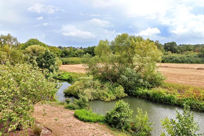 2 Bedroom Flat To Rent In Esher Road, Hersham Village, Surrey, KT12
