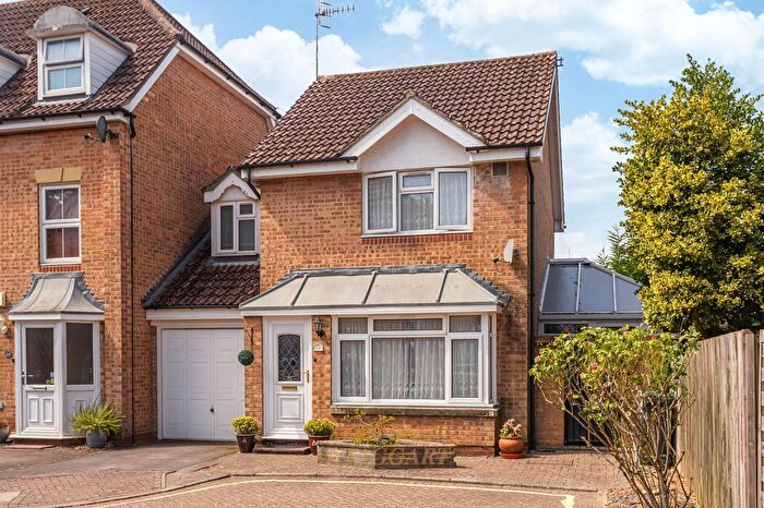 3 Bedroom Link Detached House For Sale In Pine Gardens, Horley, RH6
