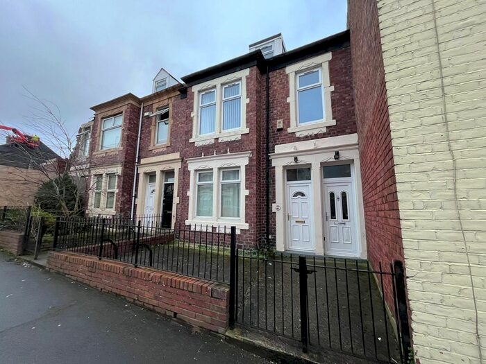 4 Bedroom Maisonette To Rent In Woodbine Street, Gateshead, NE8