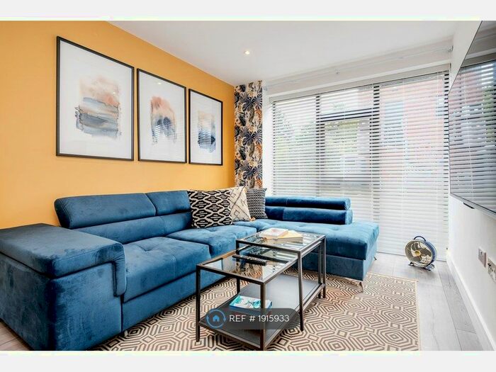 2 Bedroom Flat To Rent In Walker Avenue, Wolverton Mill, Milton Keynes, MK12