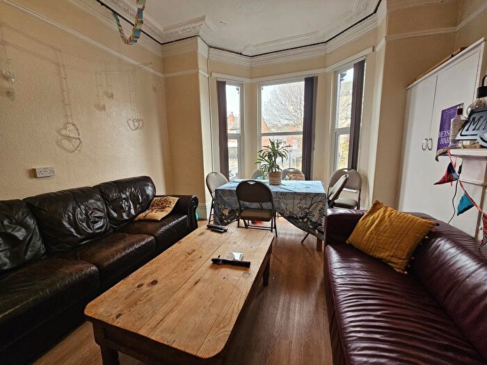 7 Bedroom Semi-Detached House To Rent In Victoria Road, Leeds, LS6