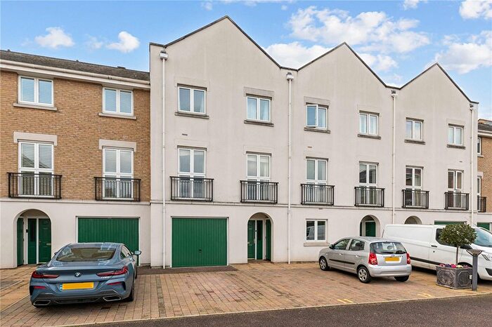 3 Bedroom Town House For Sale In Pavilion Square, London, SW17