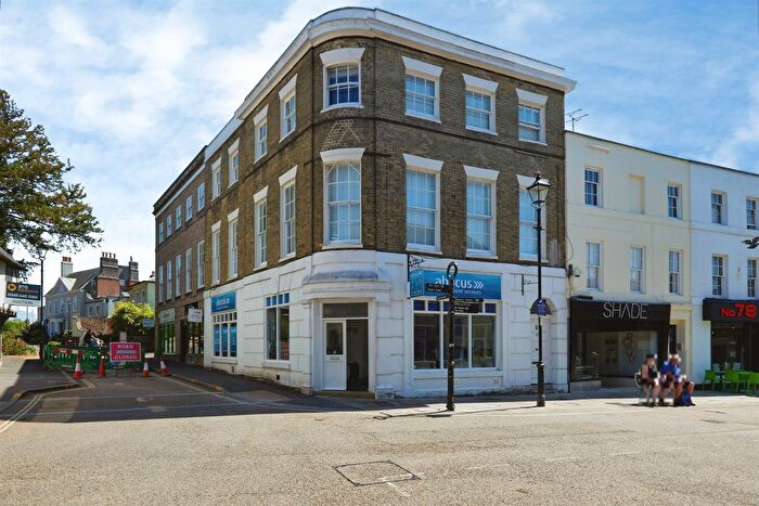 2 Bedroom Flat For Sale In High Street, Andover, SP10