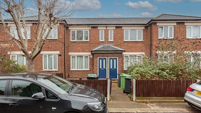 2 Bedroom Flat For Sale In Nursery Court, London, N17