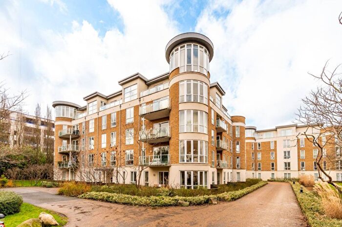 1 Bedroom Flat For Sale In Melliss Avenue, Kew, Richmond, TW9