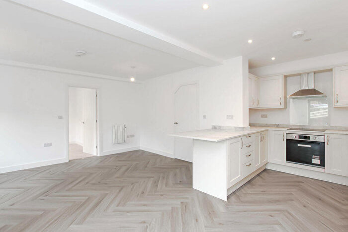 2 Bedroom Maisonette For Sale In Western Road, Tring, HP23