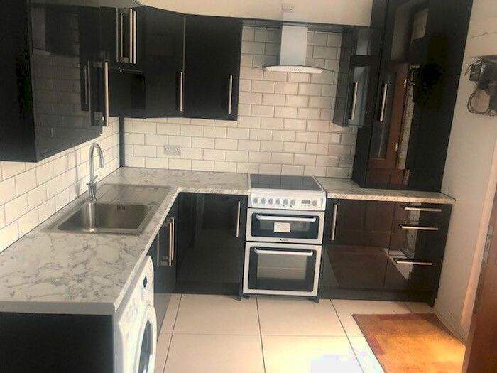 1 Bedroom Flat To Rent In Toller Lane, Bradford, BD9