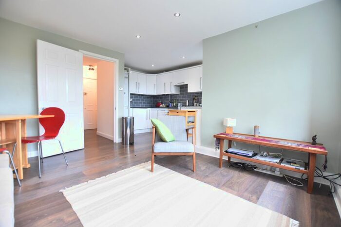 2 Bedroom Flat To Rent In Central Hill, Crystal Palace, SE19