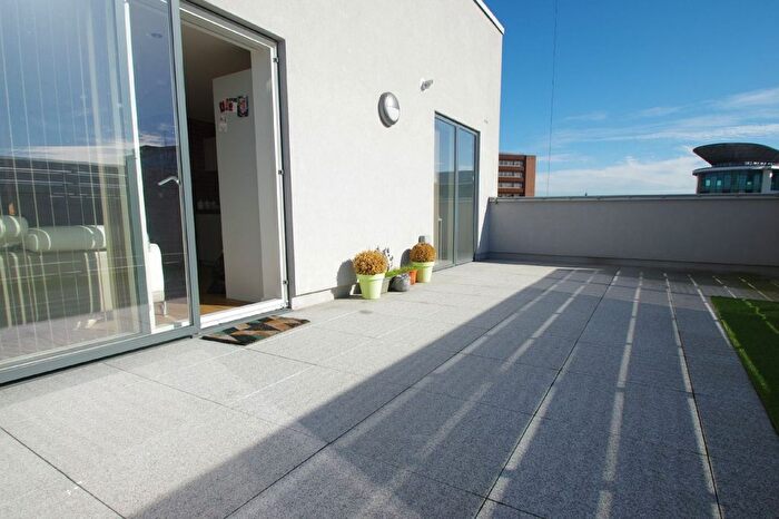 2 Bedroom Flat To Rent In Junction Court, Station Road, Watford, WD17