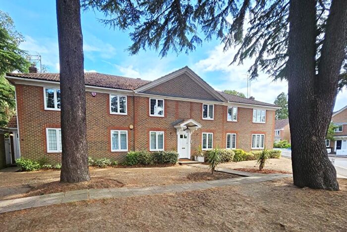 2 Bedroom Flat To Rent In Weybridge, Surry, KT13