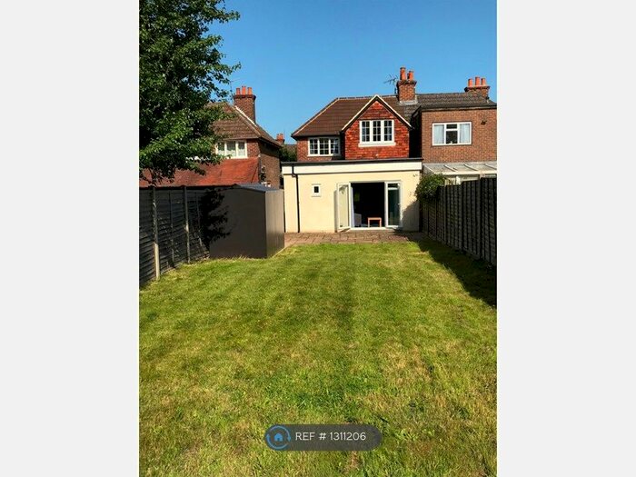 5 Bedroom Semi-Detached House To Rent In Deerbarn Road, Guildford GU2