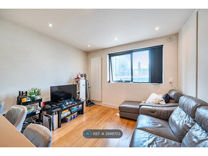 3 Bedroom Flat To Rent In Clifton Terrace, London, N4