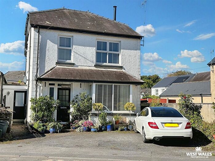 3 Bedroom Detached House For Sale In Llansteffan Road, Johnstown, Carmarthen, SA31