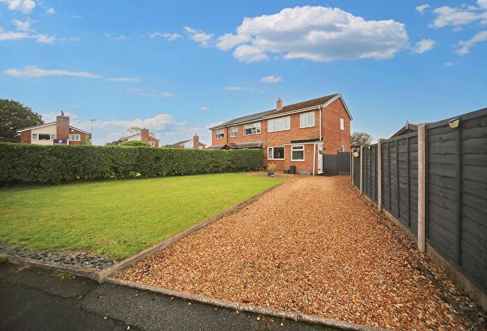 3 Bedroom Semi-Detached House For Sale In Runshaw Avenue, Appley Bridge, WN6