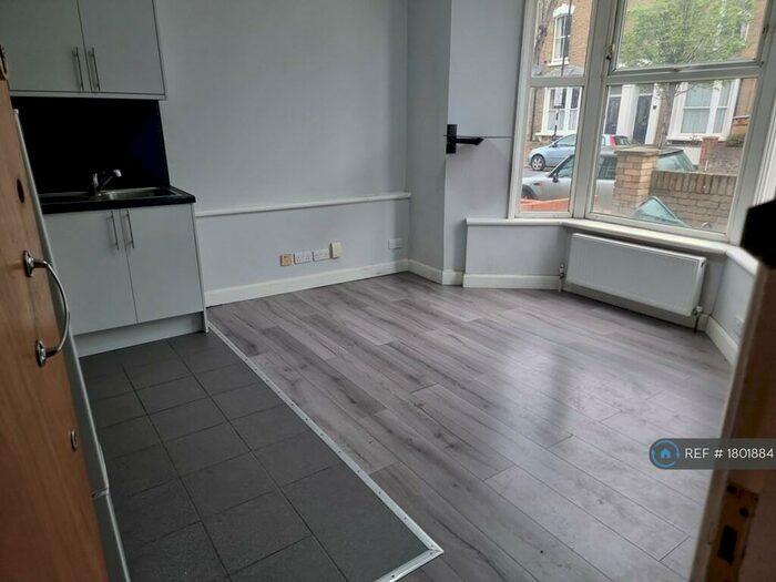 Studio To Rent In Bryantwood Road, London, N7