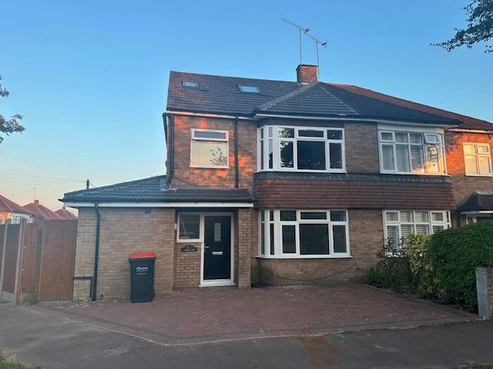 5 Bedroom Semi-Detached House To Rent In Leafields, Dunstable, LU5