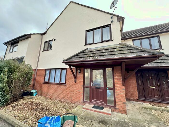 1 Bedroom Flat To Rent In Shadwell Court, Wincanton, BA9